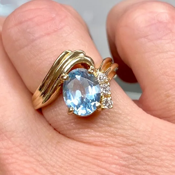 14k Yellow Gold Blue Topaz & Diamond Curved Cocktail Ring